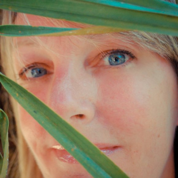 Meet your Posher, Deanna Lynn - Picture 1 of 1